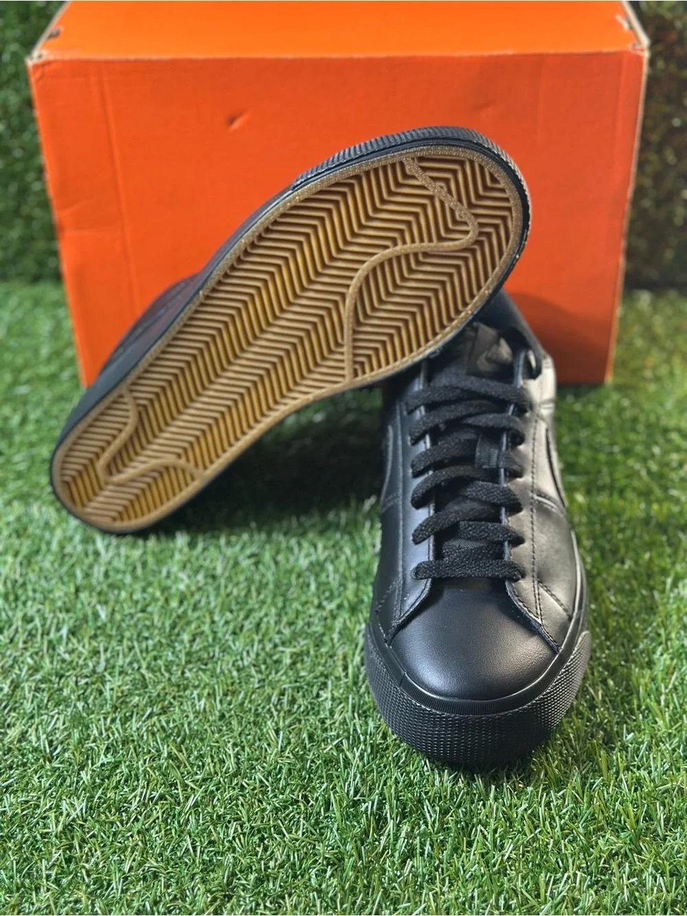 NIKE MATCH SUPREME LEATHER, SIZE 7.5 MENS, COLOR, BLACK/ GUM- LIGHT BROWN, NEW